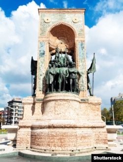 Монумент «Республіка» в Стамбулі