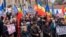 Comuniștii și socialiștii au organizat protest în fața Curții Constituționale de la Chișinău în „apărarea limbii moldovenești”.