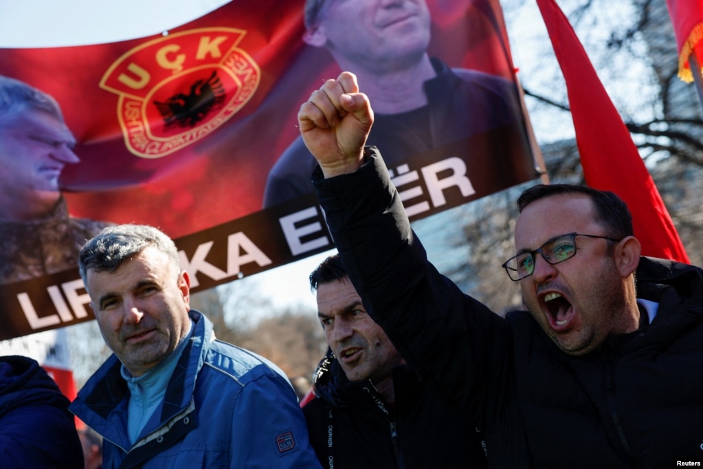 Protestuesit u shprehën të bindur në pafajësinë e të akuzuarve.