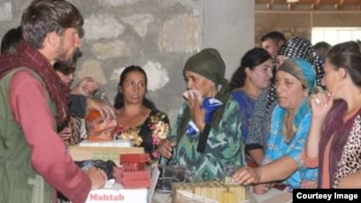 Shaxsiy porno film tomosha qiling Er-xotin almashish haqida toliq metrajli porno film