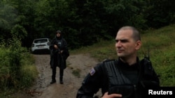 Pripadnici kosovske policije u blizini sela Bare, na severu, u blizini granice sa Srbijom, 14. jun 2023. 