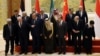 Ministri i Jashtëm i Kinës, Wang Yi, mirëpret një delegacion të ministrave nga shtetet arabe dhe myslimane. Pekin, 20 nëntor 2023.