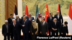 Міністр закордонних справ Китаю Ван Ї приймає делагацію міністрів арабських та мусульманських країн в Пекіні. 20 листопада 2023 року