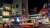 Policajci na mjestu događaja izvan Bondi Junctiona nakon napada u trgovačkom centru u Sydneyu, Australija, 13. aprila 2024. 