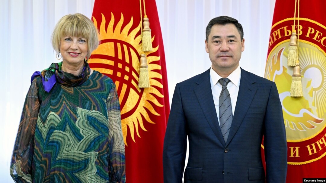 Садыр Жапаров менен Хельга Мария Шмид.