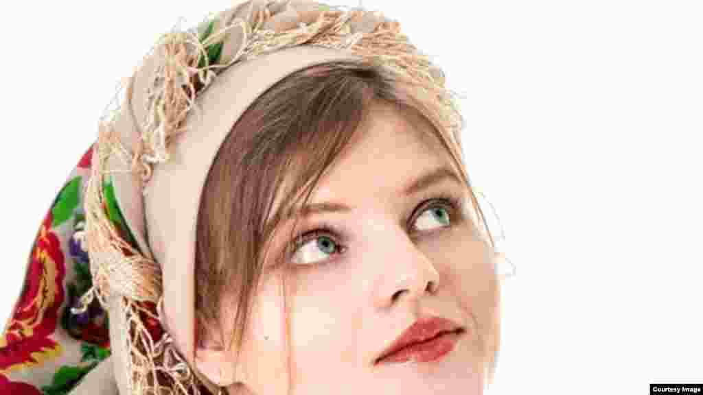 Një foto e Rykhlitskas e postuar në faqen e saj në Facebook në maj të vitit 2021. Punonjësja e IT-së kishte qenë aktive në mbledhjen e parave për luftëtarët ukrainas që nga fillimi i pushtimit rus në vitin 2022. Thuhet se ajo la pozitën e saj si IT dhe filloi të punonte vullnetare si mjeke në maj 2022.