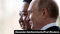 Ruski predsjednik Vladimir Putin i lider Sjeverne Koreje Kim Jong Un tokom sastanka u Vladivostoku, Rusija, 25. aprila 2019. godine