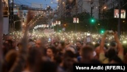 'Želimo promene': Poruke mladih na protestu protiv nasilja u Beogradu 
