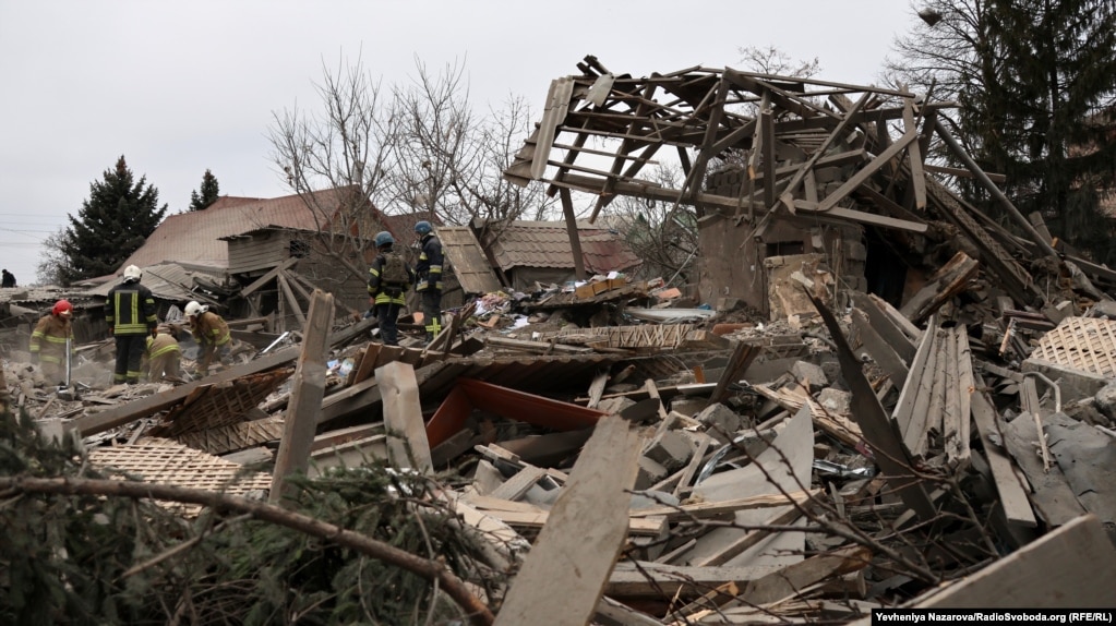 ЗАПОРІЖЖЯ &ndash; За даними влади, внаслідок ракетної атаки РФ по місту був зруйнований приватний будинок. Як повідомив голова Запорізької ОВА Юрій Малашко, вибуховою хвилею та уламками також було пошкоджені багатоповерхівки в одному з районів міста