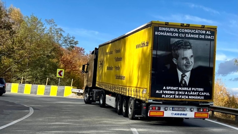 Premieră în România. Imaginea lui Ceaușescu pe prelata unui camion i-a adus  dosar penal unui locuitor din Zalău