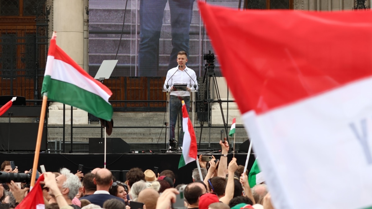 3 perc: Elemző: Magyar Péter képes lázban tartani a közvéleményt, és még a kormánykommunikáció is utánamegy