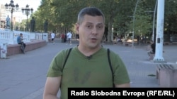 Muzičar i književnik Marko Šelić Mačelo tokom snimanja epizode serijala Perspektiva u Skoplju 2023.