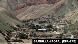 کارشناسان می‌گویند که بسیاری از خانه‌ها در مناطق روستایی افغانستان در مسیر سیلاب‌ها ایجاد شده‌اند.
