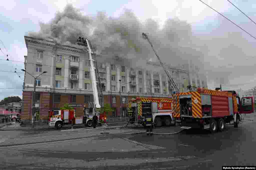 Пожежа у житловій п&#39;ятиповерхівці внаслідок російської атаки на Дніпро 19 квітня &nbsp;