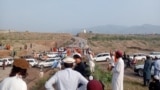 احتجاج کوونکو د صدې پر بای پاس سړک د څو ساعتونو لپاره پرلت وهلی وو او دغه لاره یې تړلې وه. 