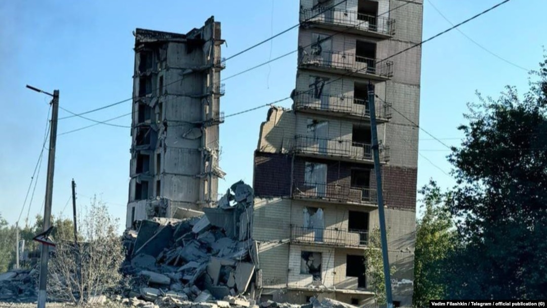 Разрушенный дом в Мирнограде после удара 17 августа 2024 года