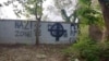 Grafiti mržnje koji su ispisani u Novom Sadu, oktobar 2023. godine
