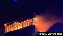 حمله به سالن کنسرت کروکوس در حومه مسکو ؤ شعله‌ور شدن آتش در طبقه بالای این سالن؛ سوم فروردین