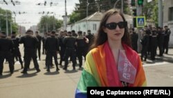 ILGA-Europe, asociație de organizații LGBTI, lansa un clasament în mai 2023, unde se menționa că R. Moldova este țara europeană care a progresat cel mai mult în ultimul an în ce privește protejarea drepturilor persoanelor LGBTI. Imagine de la marșul Pride 2023 din Chișinău.
