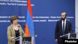 د فرانسې د بهرنیو چارو وزیره په ارمنستان کې 
