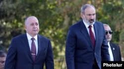 Armenia- Defense Minister Arshak Karapetian and Prime Minister Nikol Pashinian visit the Yerablur Military Pantheon, Yerevan, September 21, 2021.