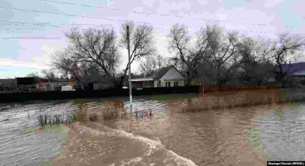 Затопленная улица в селе в Кобдинском районе&nbsp;