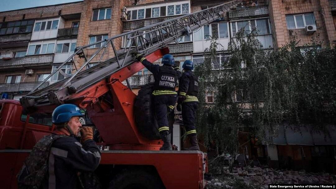 Rachetele ruseşti au lovit centrul oraşului Pokrovsk de două ori luni seară.