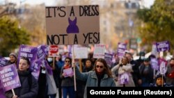 Protest protiv rodno zasnovanog nasilja, femicida i seksualnog nasilja nad ženama u Parizu, 25. novembar 2023.