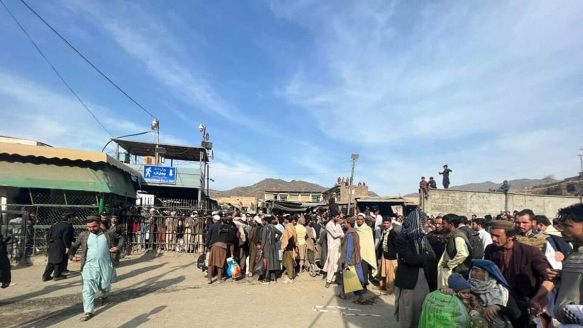 Trade Resumes As Pakistan And Afghanistan Reopen Torkham Border Crossing