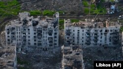 Зруйновані внаслідок бойових дій житлові будинки у Мар’їнці в Донецькій області, травень 2023 року
