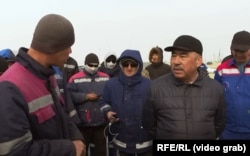 Protesters argue with district representatives in Zhetybai, Mangystau Province.