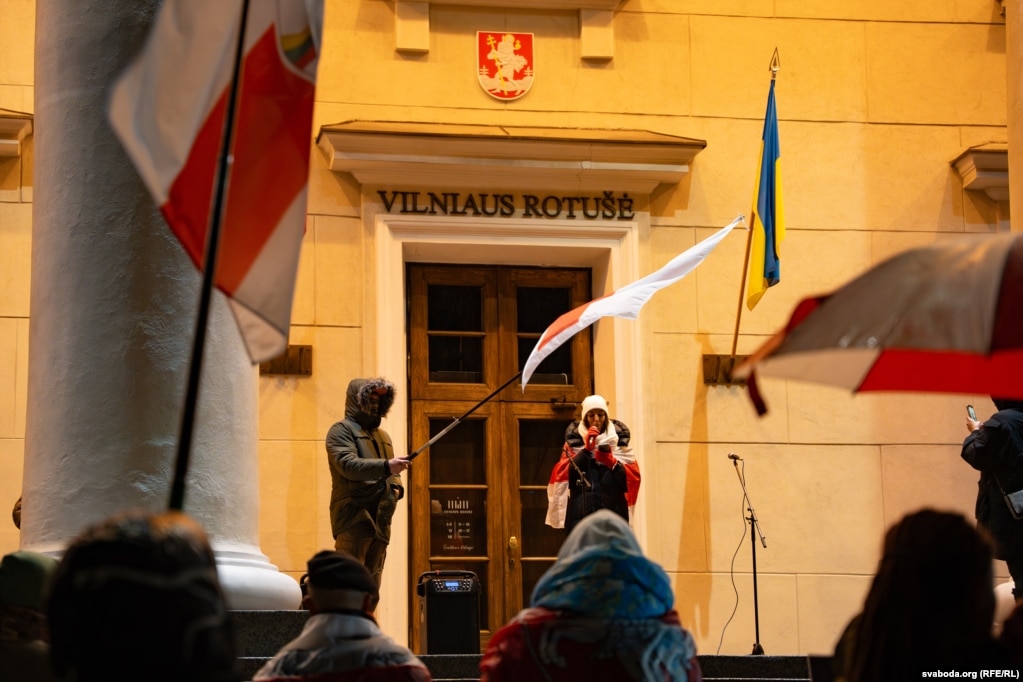 Azione in piazza del Municipio.