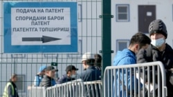 Мигрантлар патент олишга навбатда турибди. Архив. 