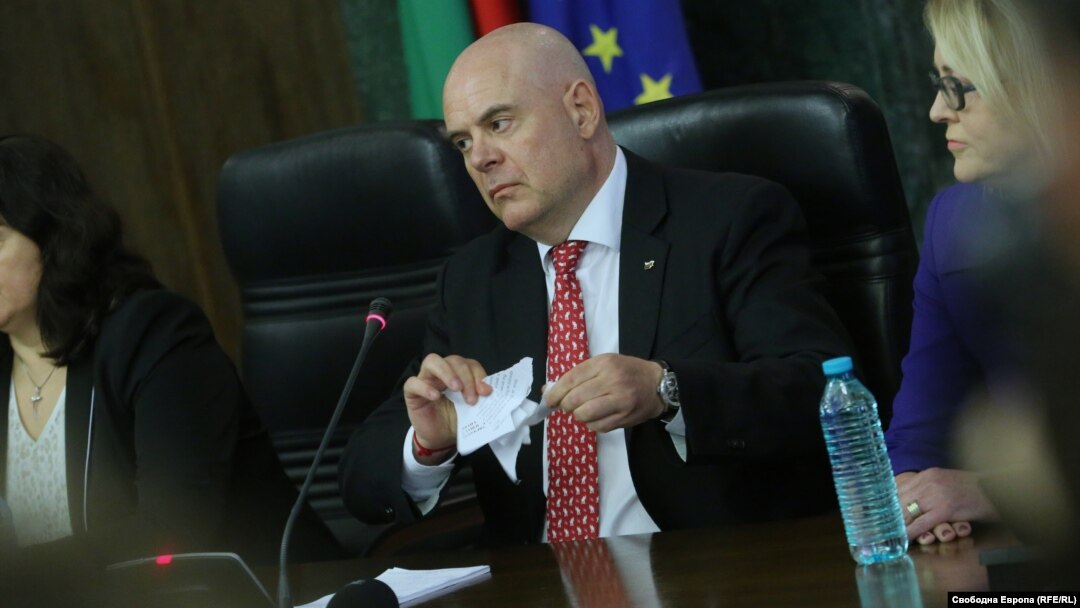 Bulgarian Prosecutor-General Ivan Geshev tore up his resignation letter on national television as part of his refusal to step down. 