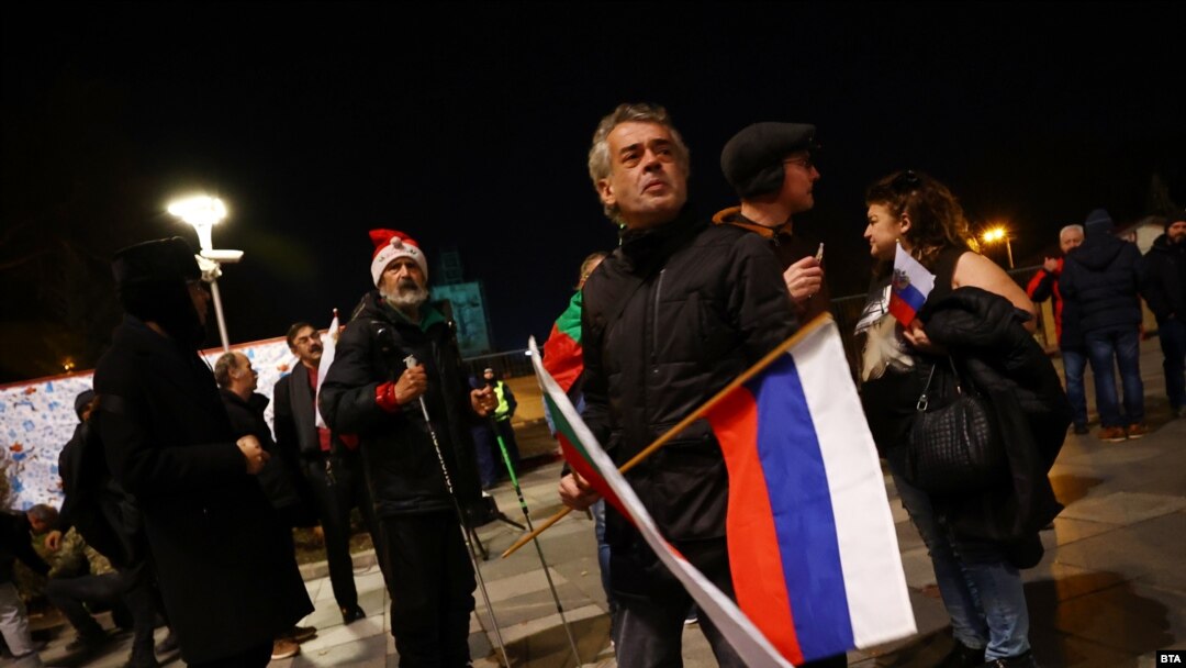 Малоброен протест в защита на Паметника на Съветската армия, организиран от проруските "Възраждане" и БСП, 13 декември 2023 г.