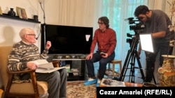 Leonard Zăicescu, supraviețuitor al Pogromului de la Iași, și echipa Europei Libere, în timpul interviului