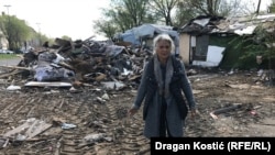 Marica Pavlović, meštanka romskog naselja "Antena", na mestu gde je, kako tvrdi, srušena baraka njenog unuka 31. marta 2023.
