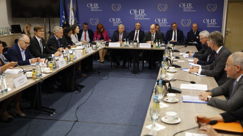 Vijeće za provedbu mira poručilo Dodiku da prestane s politikom nepriznavanja Schmidta 