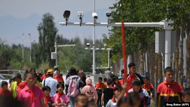 Уличные камеры наблюдения в Уйгурском автономном округе, Китай