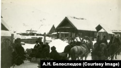 Масленичное катание на расписных по́шевнях, деревня Быкова, 1912–1914