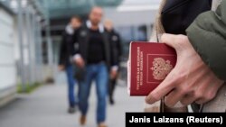 Повече от 200 руски граждани са поискали бежански статут в България от началото на войната на Русия в Украйна през 2022 г. Почти всички получават отказ, а това може да ги принуди да се върнат в родината си.