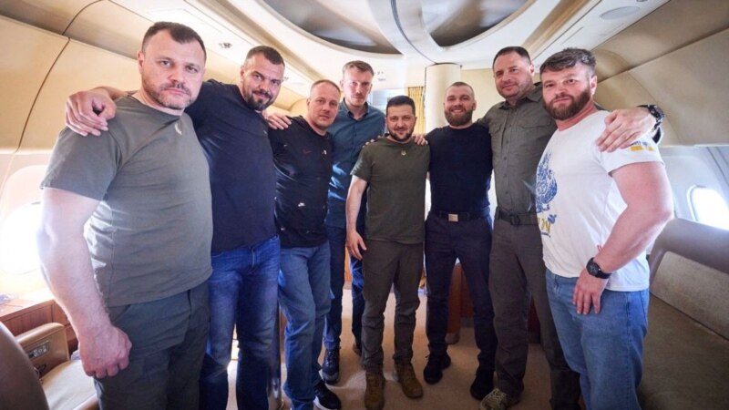 پنج فرمانده نظامی اوکراین که در ترکیه بودند با رئیس جمهور زلینسکی به کیف برگشتند
