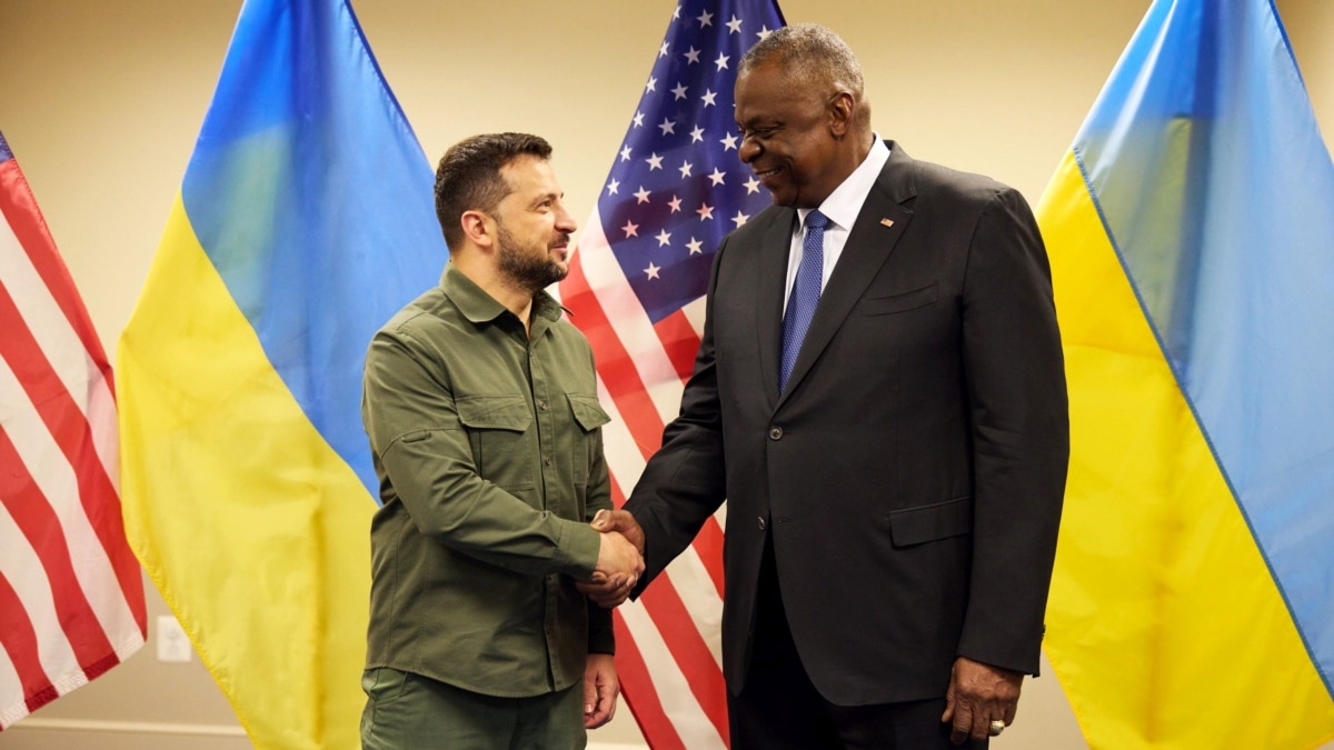 Зеленський обговорив оборонні потреби України із очільником Пентагону на саміті в Сінгапурі