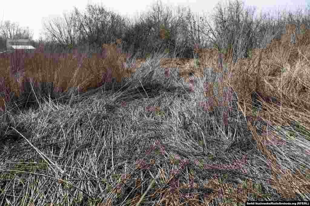 Image 1: A Ukrainian soldier digs a shallow grave for the body of a Russian fighter in Lukyanivka in March 2022. Image 2: The now overgrown site photographed in March 2024