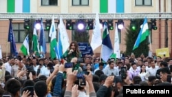 Uzbek pop stars campaign for the constitutional referendum in March.