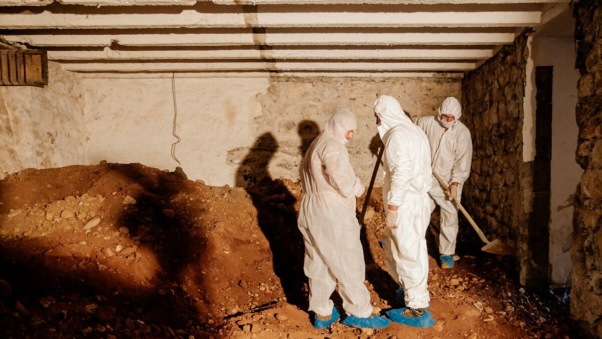 Властите в Черна гора откриха подземен тунел под сградата на