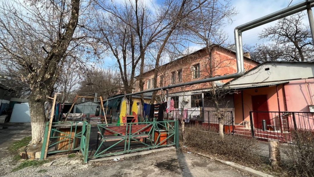 Ол қоғамдық көлікте оның жыныс мүшесін қолымен ұстап алған.