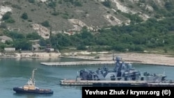 Корабль проекта «Сивуч» у пирса в Нефтяной гавани Севастополя. Крым, апрель 2022 года
