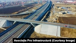 O imagine aeriană cu o porțiune din A0 Sud, autostrada de centură a Bucureștiului, care ar urma să facă legătura între alte două autostrăzi: A1 în vestul Capitalei și A2 la est.
