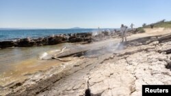 Čišćenje plaže u mjestu Šišnjan, opština Ližnjan, april 2023.
